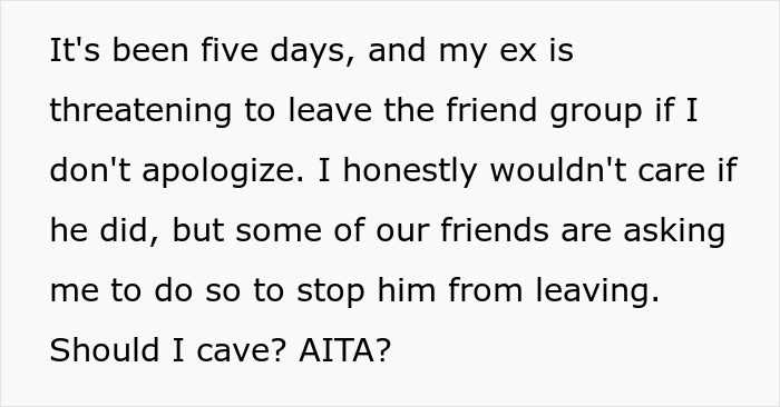 Cosplayer Avoids Ex All Day At Convention, Still Gets Accused Of Seeking Male Attention By His GF Cosplayer Avoids Ex All Day At Convention, Still Gets Accused Of Seeking Male Attention By His GF