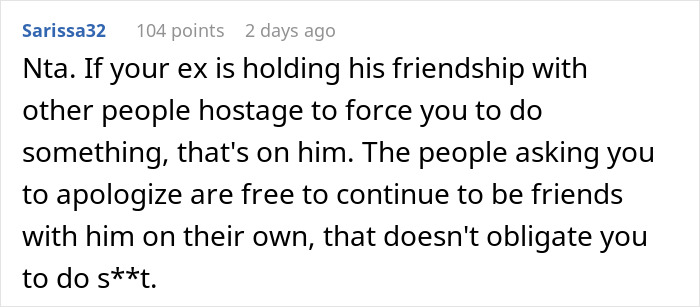 Cosplayer Avoids Ex All Day At Convention, Still Gets Accused Of Seeking Male Attention By His GF Cosplayer Avoids Ex All Day At Convention, Still Gets Accused Of Seeking Male Attention By His GF