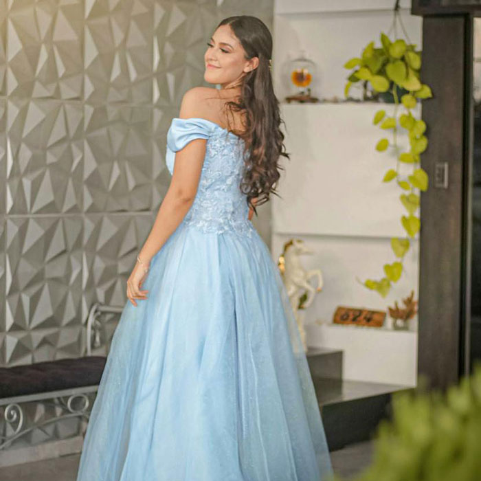 Mom’s Wedding Dress Choice Angers Her Daughter And Splits The Internet: “Extremely Weird” Mom’s Wedding Dress Choice Angers Her Daughter And Splits The Internet: “Extremely Weird”