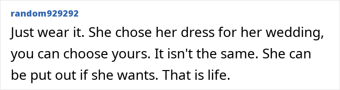 Mom’s Wedding Dress Choice Angers Her Daughter And Splits The Internet: “Extremely Weird” Mom’s Wedding Dress Choice Angers Her Daughter And Splits The Internet: “Extremely Weird”