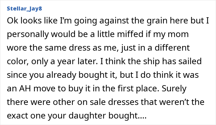 Mom’s Wedding Dress Choice Angers Her Daughter And Splits The Internet: “Extremely Weird” Mom’s Wedding Dress Choice Angers Her Daughter And Splits The Internet: “Extremely Weird”