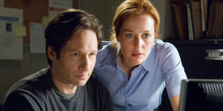 David Duchovny and Gillian Anderson in The X-Files David Duchovny and Gillian Anderson in The X-Files