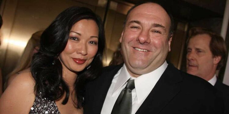 Deborha Lin and her husband James Gandolfini Deborha Lin and her husband James Gandolfini
