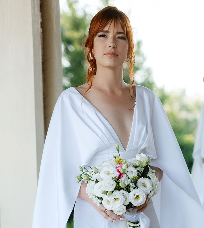 Bridesmaids Drop Out Of The Wedding After Accidentally Uncovering Bride&rsquo;s Shocking Scam