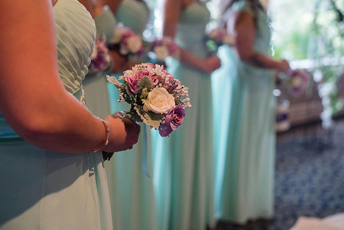 Bridesmaids Drop Out Of The Wedding After Accidentally Uncovering Bride&rsquo;s Shocking Scam