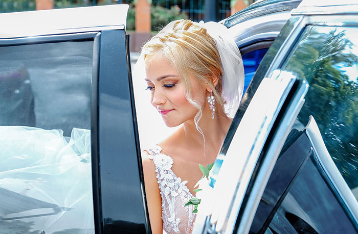 Bridesmaids Drop Out Of The Wedding After Accidentally Uncovering Bride&rsquo;s Shocking Scam