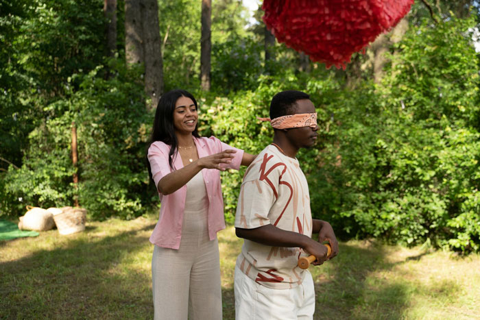 BF’s Fraternity Surprises Him With A Birthday Pi&ntilde;ata That Looks Exactly Like His GF, She’s Left Feeling Disturbed