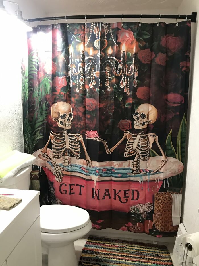 64 Quirky And Hilarious Shower Curtains That Perfectly Show People’s Personalities