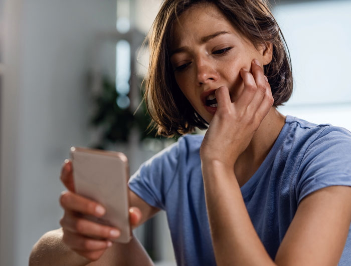 Woman Finds Husband’s “Lost Phone” Starts Losing Her Mind Over It