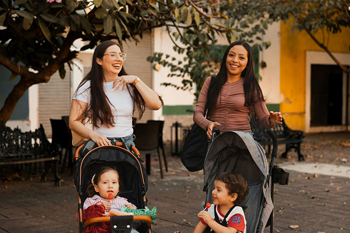2 Moms With 3 Kids Have A Genius Idea To Form A &lsquo;Mommune’ And It Changes Their Lives