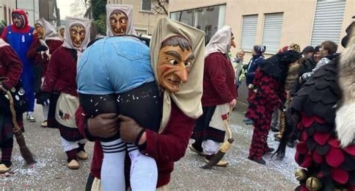 47 Completely Normal Things In Some Countries That Shock Foreigners