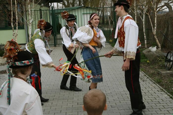 47 Completely Normal Things In Some Countries That Shock Foreigners