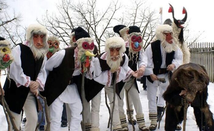 47 Completely Normal Things In Some Countries That Shock Foreigners