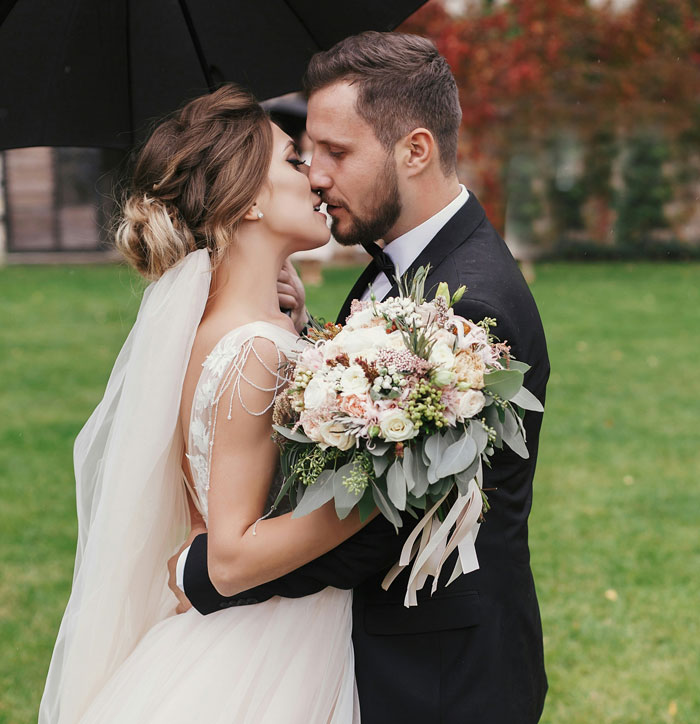 “She Couldn’t Even Drink Yet”: Wedding Photogs Recall 36 Couples That Were Headed For Divorce From The Start “She Couldn’t Even Drink Yet”: Wedding Photogs Recall 36 Couples That Were Headed For Divorce From The Start