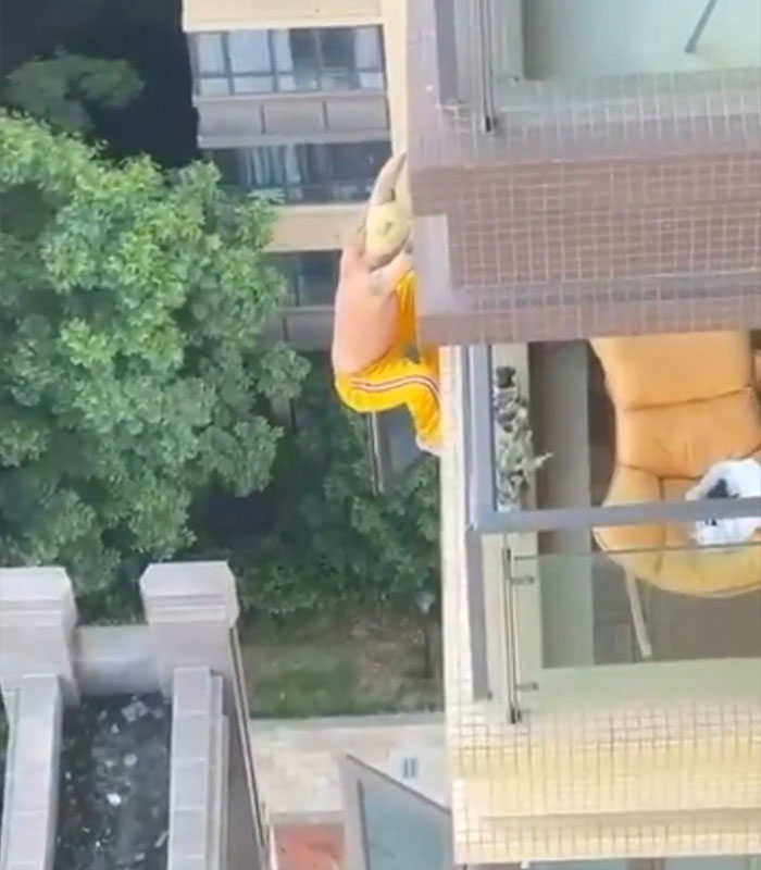 Viral Clip Of “Coach” Fatally Falling 30 Stories After Hiding On Window Ledge From Lover’s Husband Resurfaces Viral Clip Of “Coach” Fatally Falling 30 Stories After Hiding On Window Ledge From Lover’s Husband Resurfaces