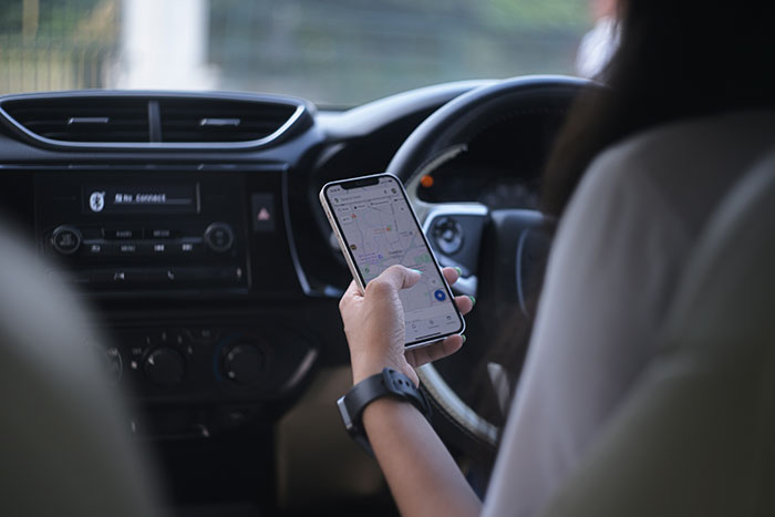 Woman With No Right Hand Speaks Out After She Was Ticketed For Using Her Phone With Her Right Hand Woman With No Right Hand Speaks Out After She Was Ticketed For Using Her Phone With Her Right Hand