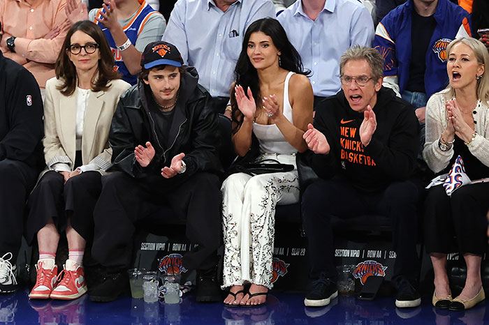 Tina Fey Sets The Record Straight On Timoth&eacute;e Chalamet&rsquo;s &ldquo;Manspreading&rdquo; Controversy