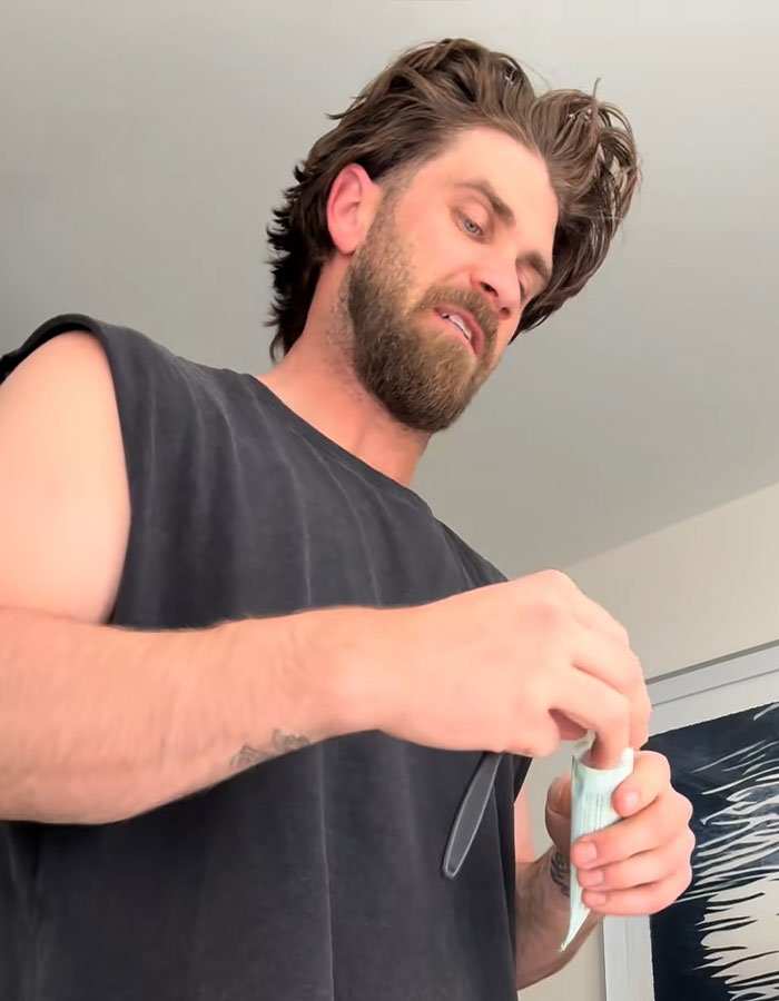 “I’ve Never Seen Anyone Do That”: MLB Superstar’s Strange Toothbrushing Technique Leaves Fans Baffled