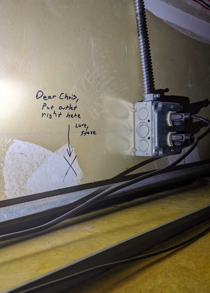 “Why Is This Here?”: 66 Things People Discovered Hidden In Plain Sight At Work “Why Is This Here?”: 66 Things People Discovered Hidden In Plain Sight At Work