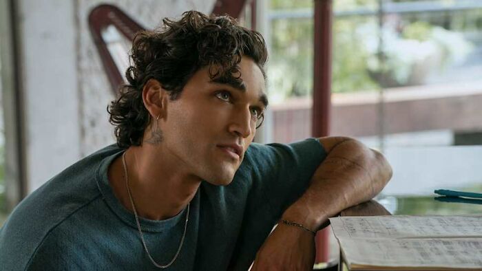 “He Was So Boring”: Fans Show No Mercy Over ‘Off Campus’ Star’s Sudden Exit “He Was So Boring”: Fans Show No Mercy Over ‘Off Campus’ Star’s Sudden Exit