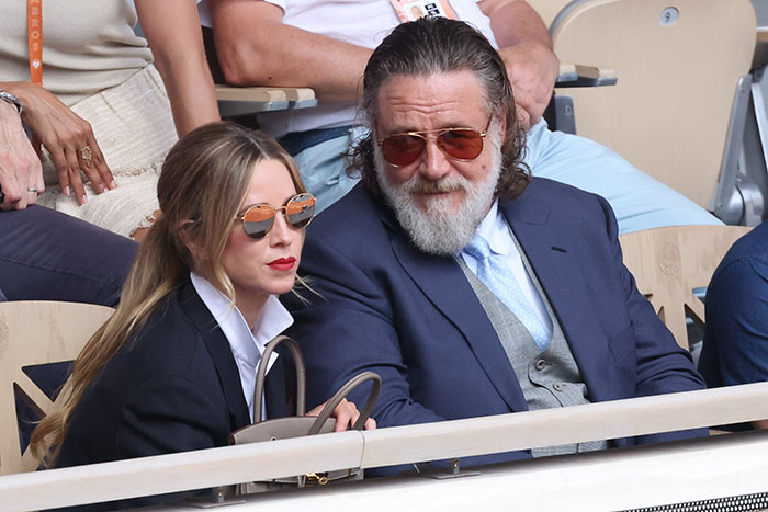 Russell Crowe Breaks Silence With Scathing Retort After Stern Demeanor With Fans Was Captured In Viral Video Russell Crowe Breaks Silence With Scathing Retort After Stern Demeanor With Fans Was Captured In Viral Video