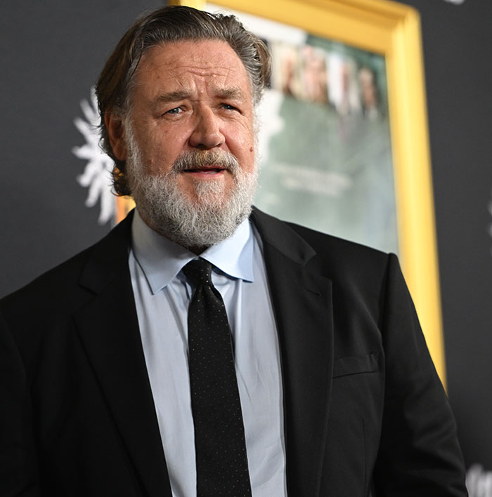 Russell Crowe Breaks Silence With Scathing Retort After Stern Demeanor With Fans Was Captured In Viral Video Russell Crowe Breaks Silence With Scathing Retort After Stern Demeanor With Fans Was Captured In Viral Video