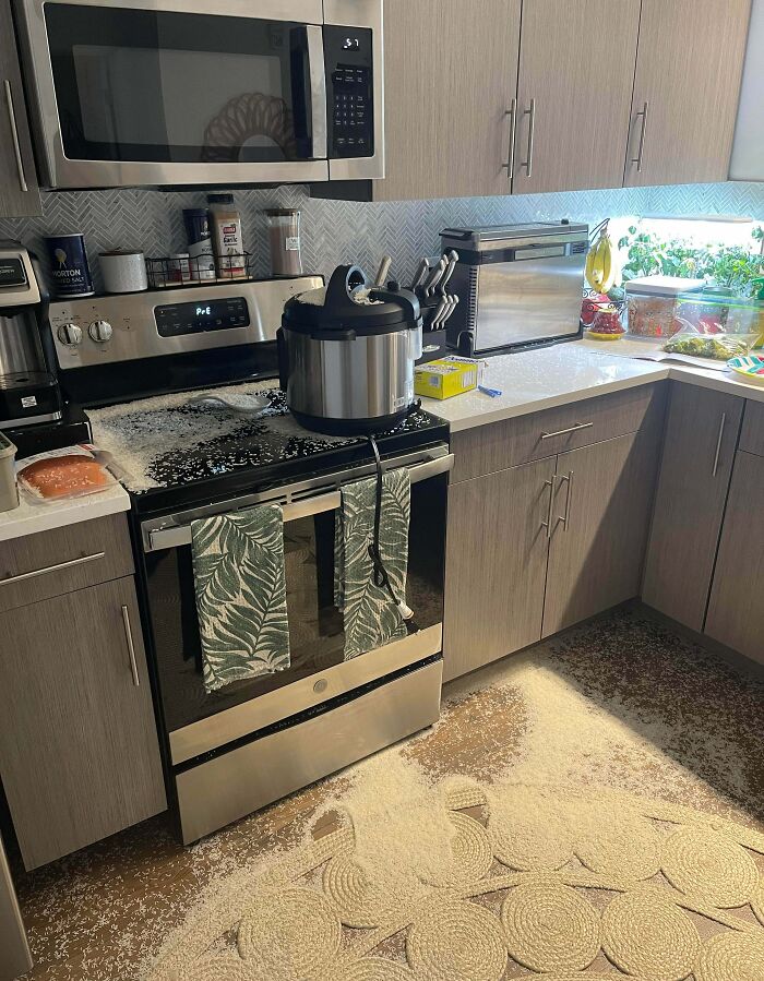 &ldquo;I&rsquo;m Never Going To Financially Recover From This&rdquo;: 74 Hilariously Bad Kitchen Fails (New Pics)