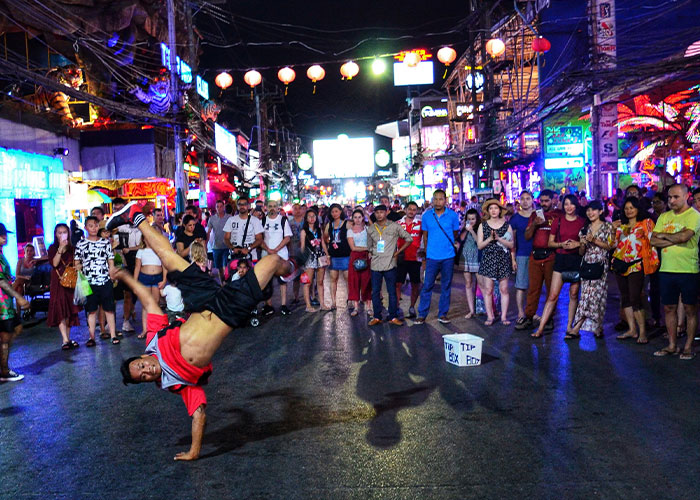 Thai Police Spark Flurry Of Reactions After Dressing Up As Dance Troupe To Catch Suspect Thai Police Spark Flurry Of Reactions After Dressing Up As Dance Troupe To Catch Suspect