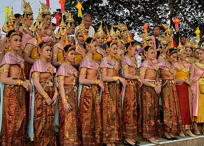 Thai Police Spark Flurry Of Reactions After Dressing Up As Dance Troupe To Catch Suspect Thai Police Spark Flurry Of Reactions After Dressing Up As Dance Troupe To Catch Suspect