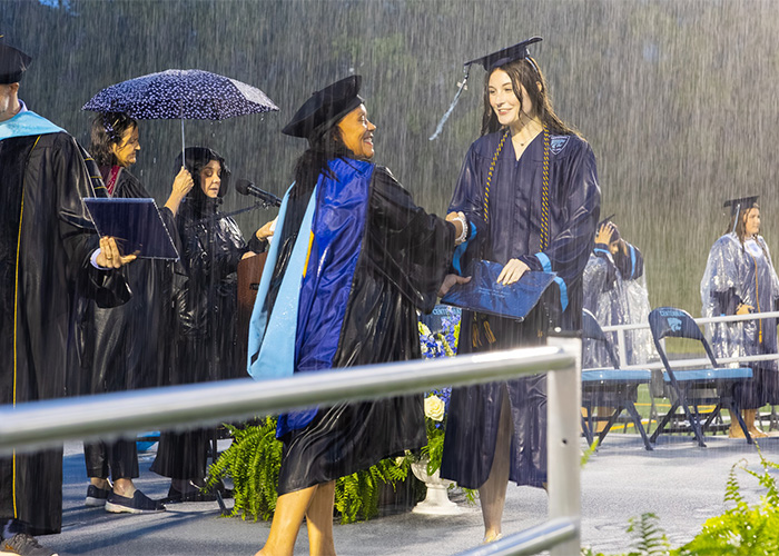 Parents Call Out High School Over Graduation In Pouring Rain, But Netizens Have Little Sympathy