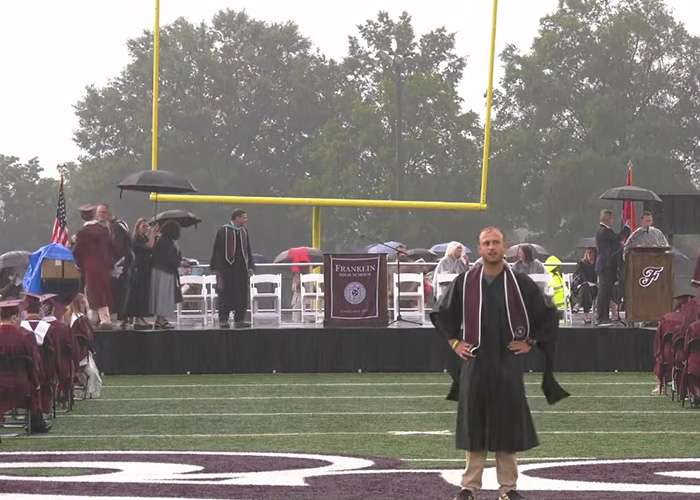 Parents Call Out High School Over Graduation In Pouring Rain, But Netizens Have Little Sympathy