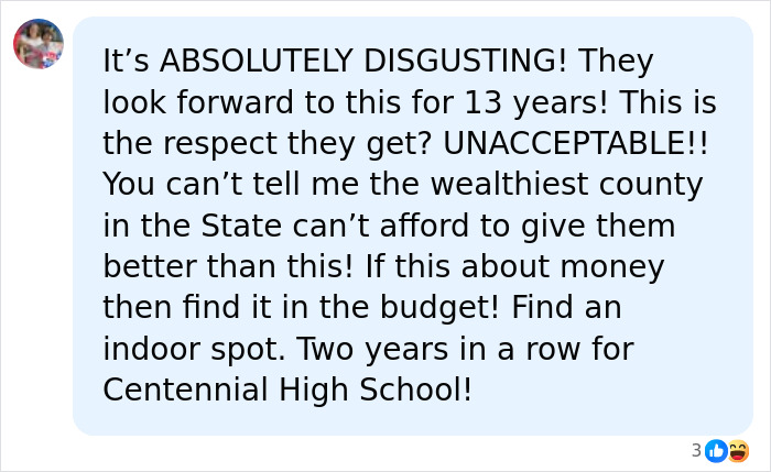 Parents Call Out High School Over Graduation In Pouring Rain, But Netizens Have Little Sympathy