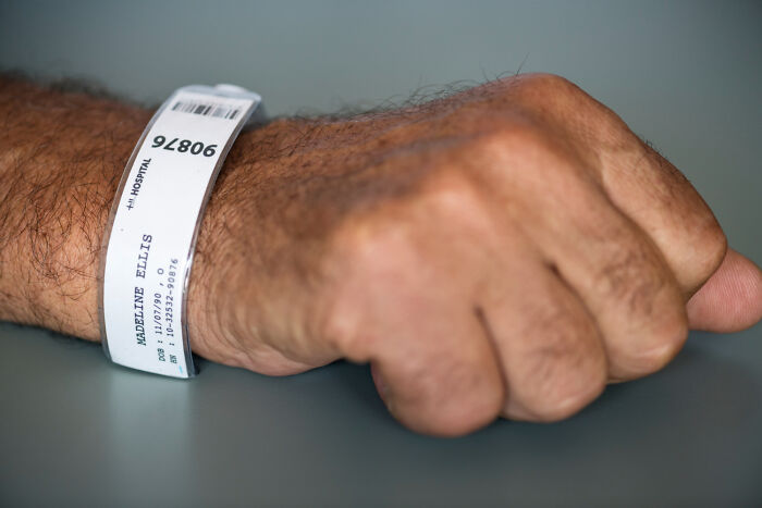 45 Shocking Secrets From Hospitals, Airports, And Hotels, Told By Their Employees 45 Shocking Secrets From Hospitals, Airports, And Hotels, Told By Their Employees