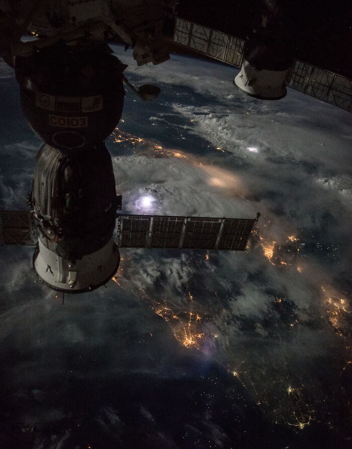 68 Folks Share The Nighttime Photos That Made Them Realize How Small We Truly Are