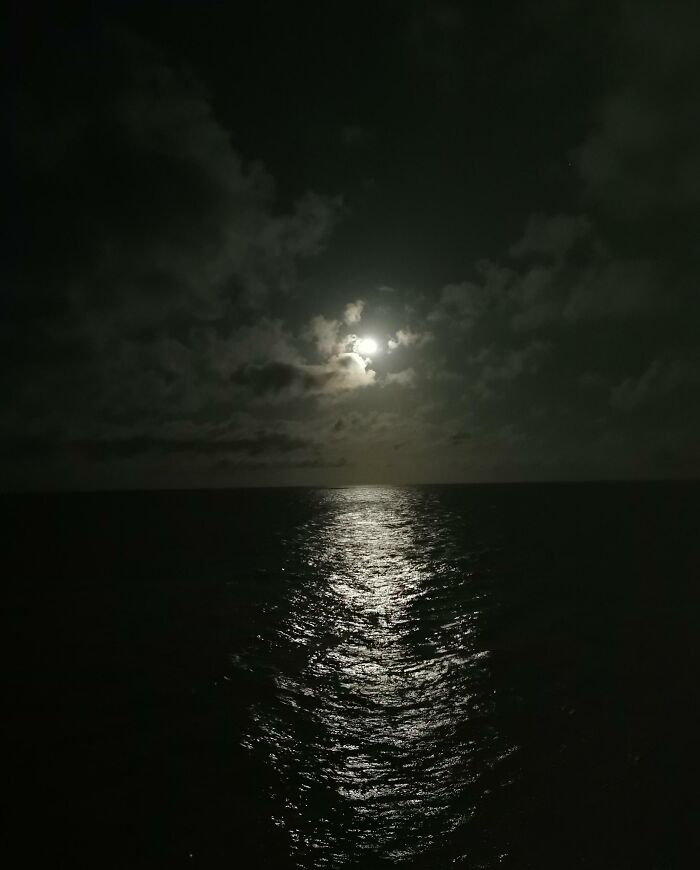 68 Folks Share The Nighttime Photos That Made Them Realize How Small We Truly Are