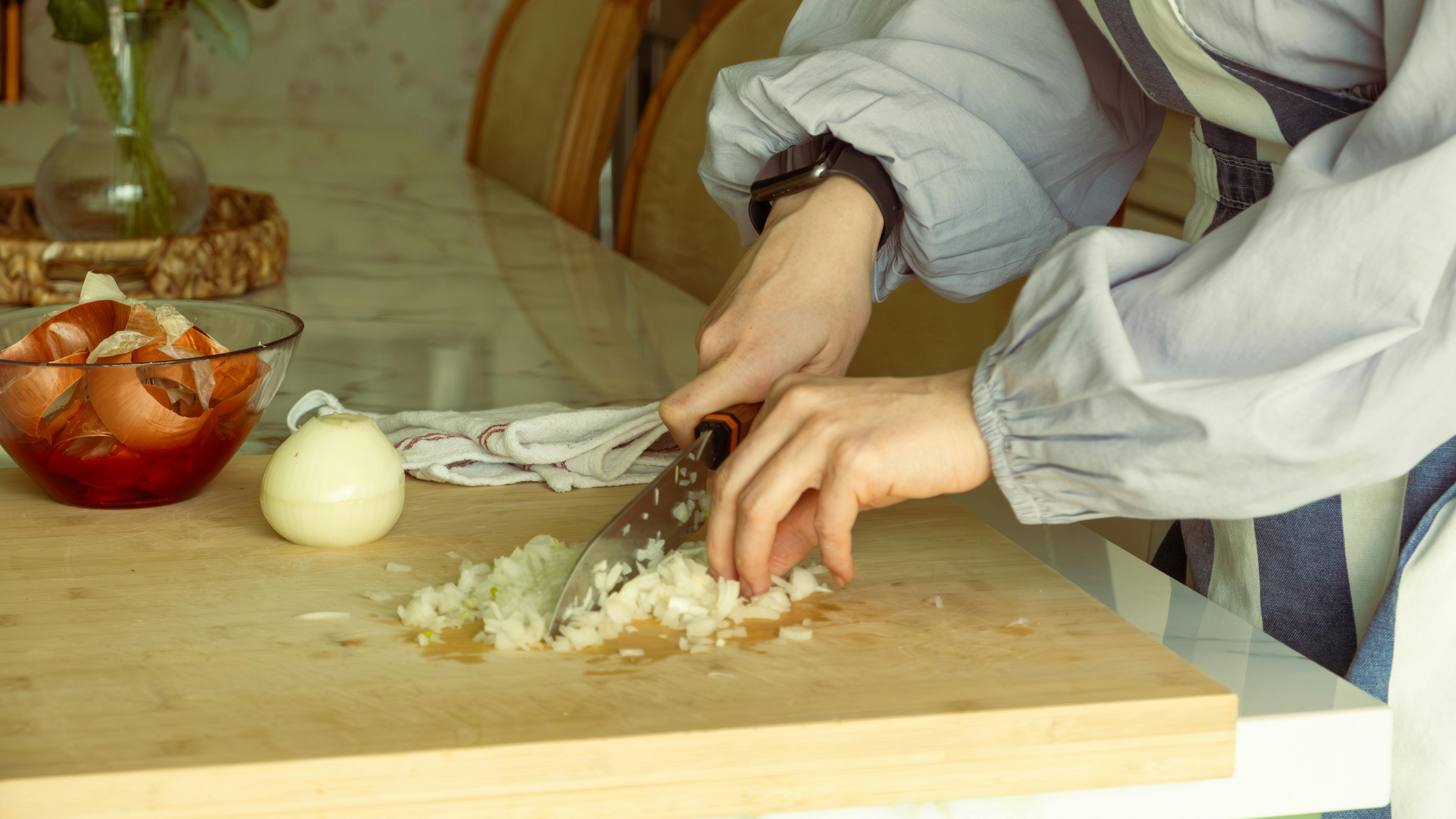 Man Humiliates Wife At Dinner After Realizing Her Food Complaints Never Made Sense Man Humiliates Wife At Dinner After Realizing Her Food Complaints Never Made Sense