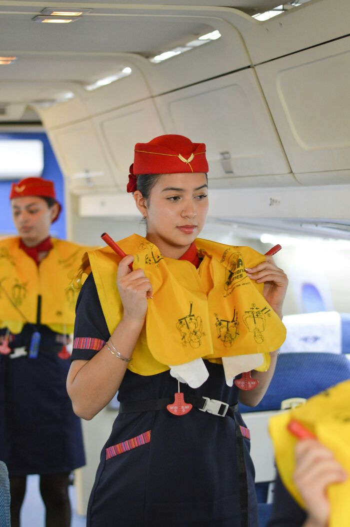 20 Things Plane Passengers Do That They Think Are Safe But They&rsquo;re Not
