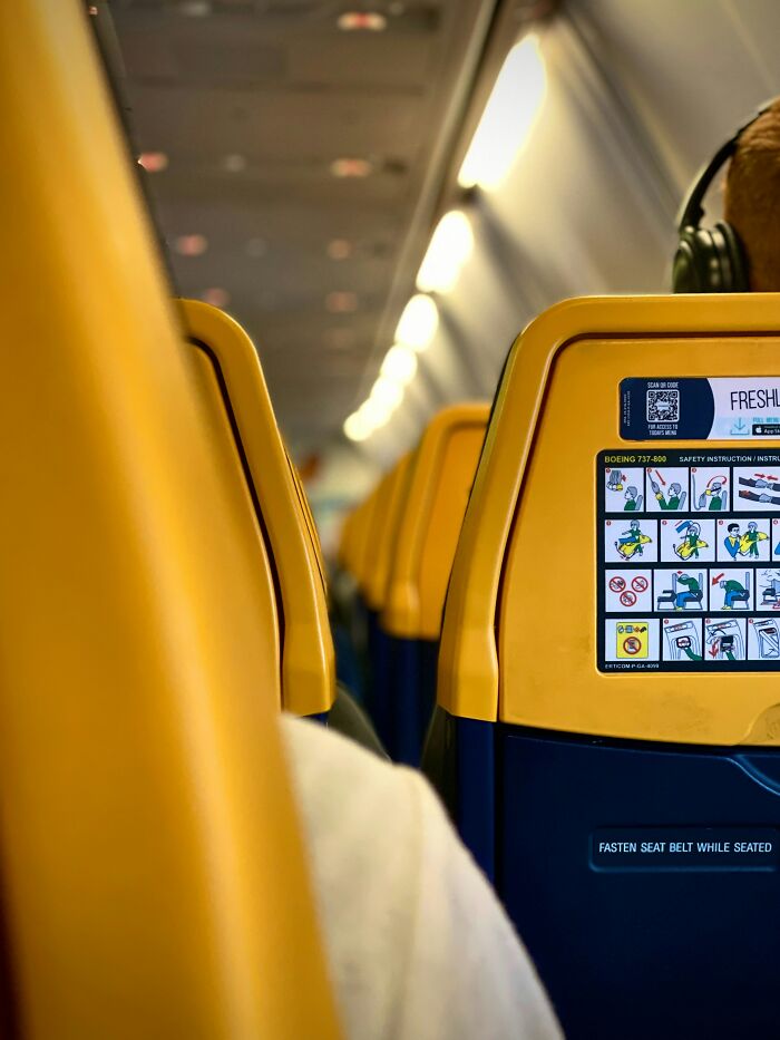 20 Things Plane Passengers Do That They Think Are Safe But They&rsquo;re Not