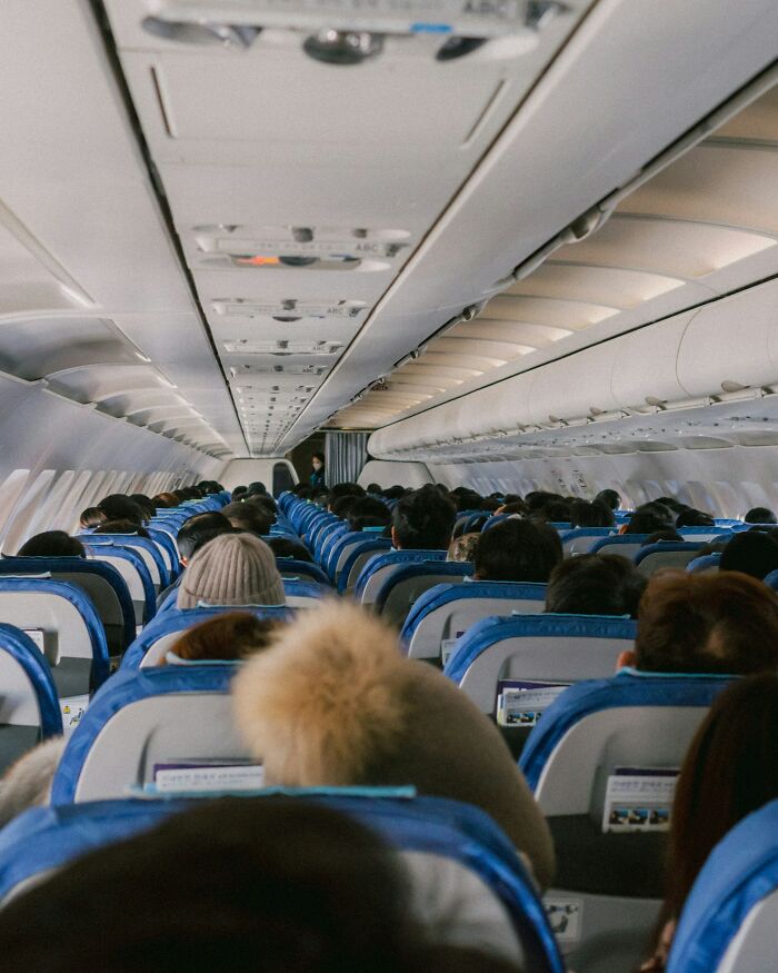 20 Things Plane Passengers Do That They Think Are Safe But They&rsquo;re Not