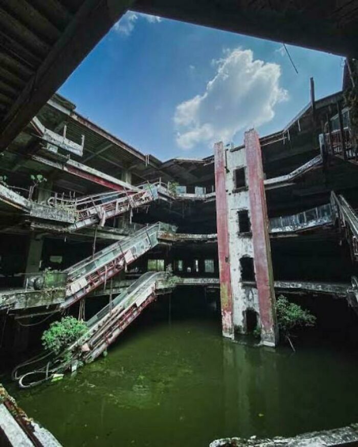 132 Pictures Of &lsquo;Urban Hell&rsquo; That Have No Soul And Are Weirdly Eerie (New Pics)