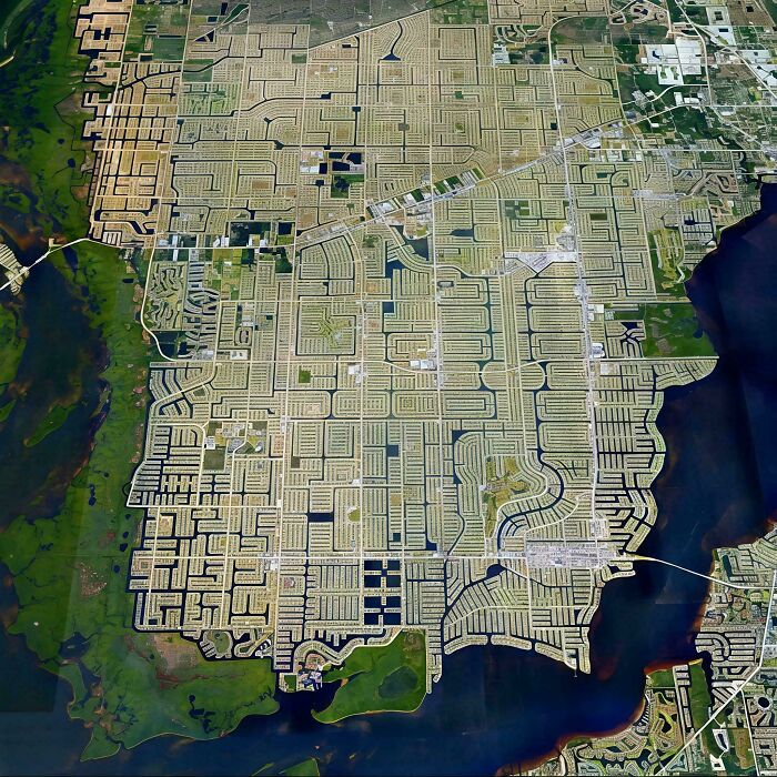 132 Pictures Of &lsquo;Urban Hell&rsquo; That Have No Soul And Are Weirdly Eerie (New Pics)