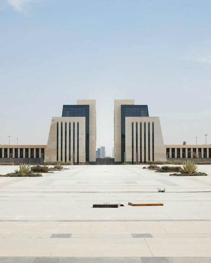 132 Pictures Of &lsquo;Urban Hell&rsquo; That Have No Soul And Are Weirdly Eerie (New Pics)