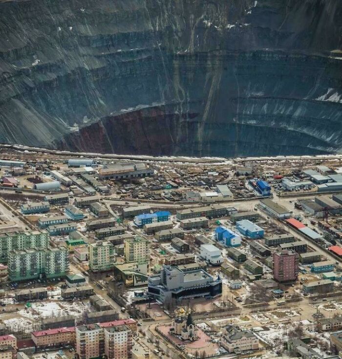 132 Pictures Of &lsquo;Urban Hell&rsquo; That Have No Soul And Are Weirdly Eerie (New Pics)