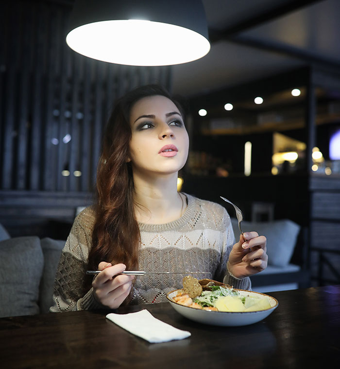 “I Didn’t Realize You Were So Poor”: Woman Gets Massively Offended After What Cousin Says