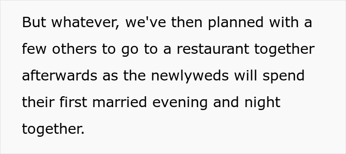 Couple Calls Their Wedding “Unique”, But Guests Say It Feels Like An Unorganized Weekend Getaway Couple Calls Their Wedding “Unique”, But Guests Say It Feels Like An Unorganized Weekend Getaway
