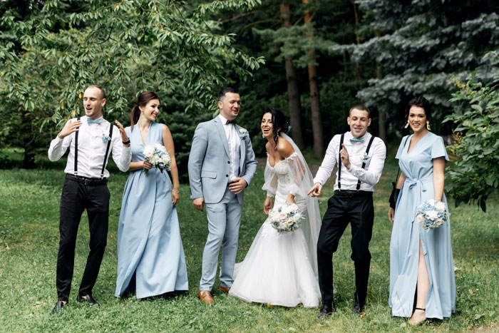 Couple Calls Their Wedding “Unique”, But Guests Say It Feels Like An Unorganized Weekend Getaway Couple Calls Their Wedding “Unique”, But Guests Say It Feels Like An Unorganized Weekend Getaway