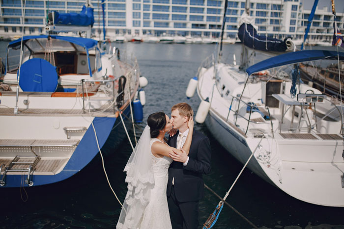 Couple Calls Their Wedding “Unique”, But Guests Say It Feels Like An Unorganized Weekend Getaway Couple Calls Their Wedding “Unique”, But Guests Say It Feels Like An Unorganized Weekend Getaway