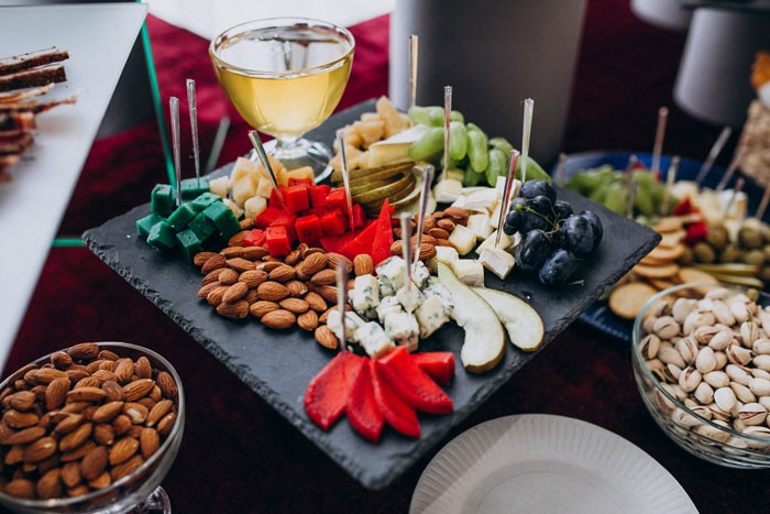 Couple Calls Their Wedding “Unique”, But Guests Say It Feels Like An Unorganized Weekend Getaway Couple Calls Their Wedding “Unique”, But Guests Say It Feels Like An Unorganized Weekend Getaway