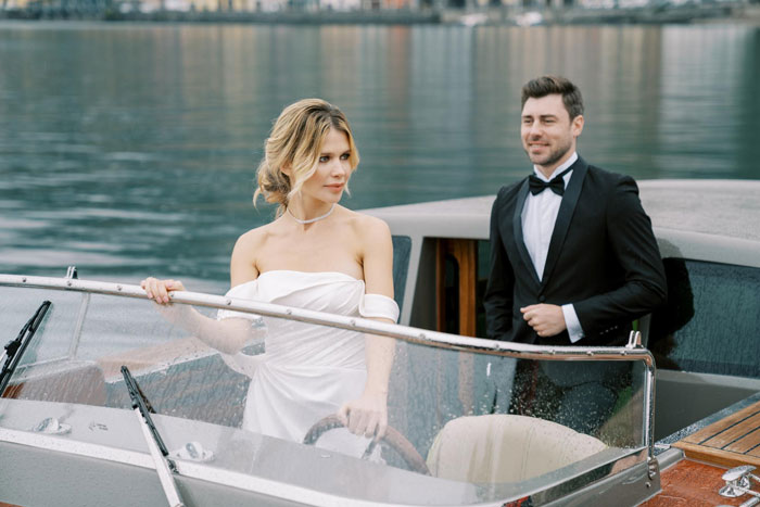Couple Calls Their Wedding “Unique”, But Guests Say It Feels Like An Unorganized Weekend Getaway Couple Calls Their Wedding “Unique”, But Guests Say It Feels Like An Unorganized Weekend Getaway