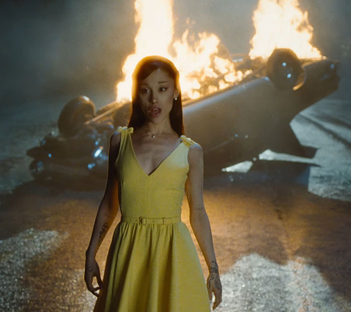 “I’m Sorry But This Is Concerning”: Ariana Grande’s Latest Video Sparks Unease As Fans Spot Strange Detail “I’m Sorry But This Is Concerning”: Ariana Grande’s Latest Video Sparks Unease As Fans Spot Strange Detail